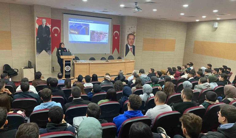 Oltuda Poli̇sten Narko Bi̇lgi̇lendi̇rme Çalışması