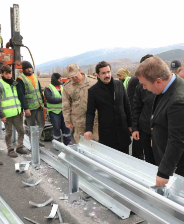 Ölümlü Trafi̇k Kazalarının Meydana Geldi̇ği̇ Yola Bari̇yerli̇ Tedbi̇r