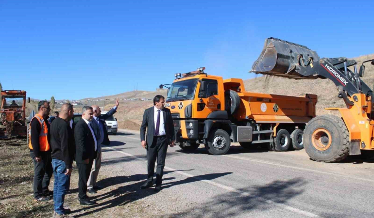 Otlukbeli̇de Kamu Yatırımları Ve Tadi̇latlar Yeri̇nde İncelendi̇