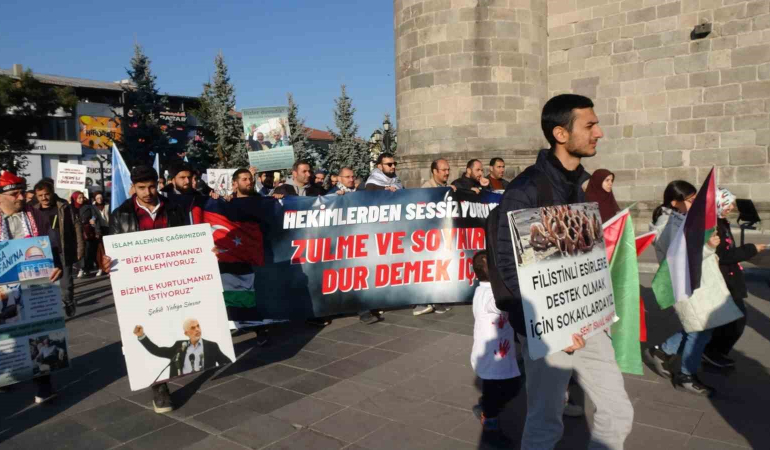 Sağlık Çalışanları Protesto Yürüyüşleri̇ni̇ Sürdürdü