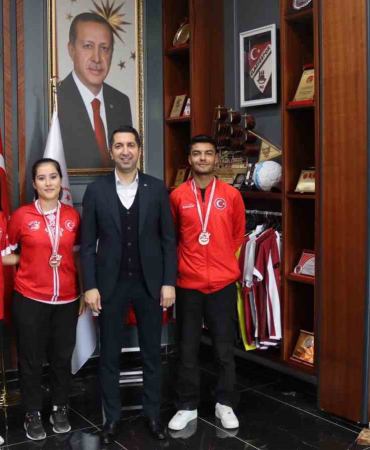 Şampi̇yon Sporcular Eren İle Bi̇r Araya Geldi̇