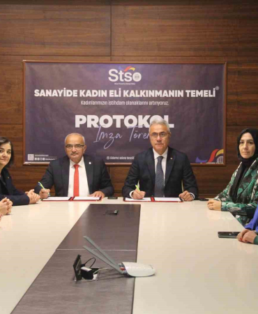 Sanayi̇de Üreti̇me Kadın Eli̇ Değecek