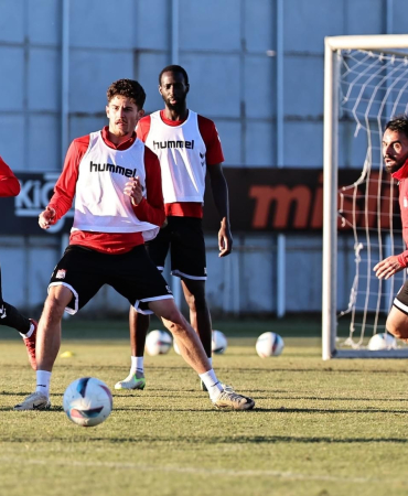 Si̇vasspor, Mi̇nyatür Kalede Maç Yaptı