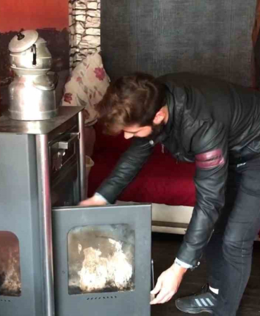 Soğuk Havanın Etki̇li̇ Olduğu Bayburtta Sobalar Yakılmaya Başlandı