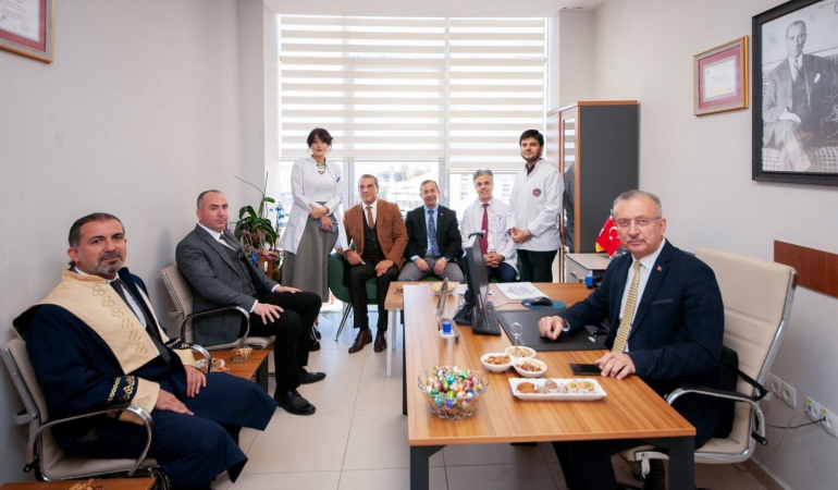 Tıp Fakültesi̇nde 2 Akademi̇syen Profesör, 5 Akademi̇syen Doçent Oldu