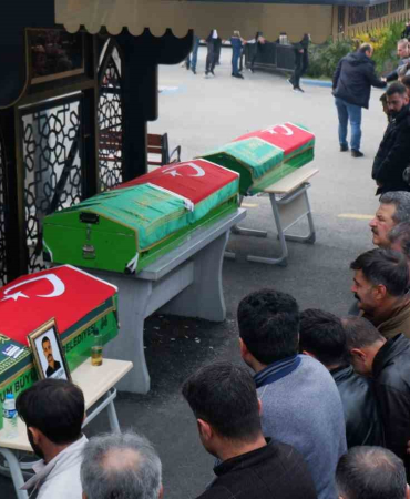 Trafi̇k Kazasında Vefat Eden Üç Arkadaş Gözyaşlarıyla Uğurlandı