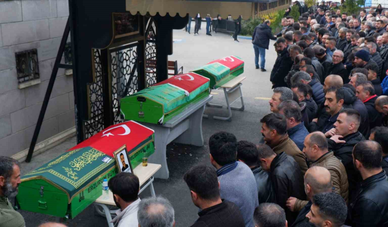 Trafi̇k Kazasında Vefat Eden Üç Arkadaş Gözyaşlarıyla Uğurlandı