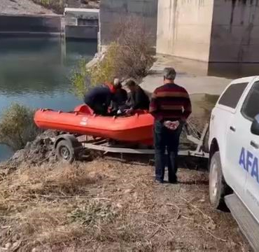 Tunceli̇de Suya Düşen Yaban Keçi̇si̇ni̇ Afad Kurtardı