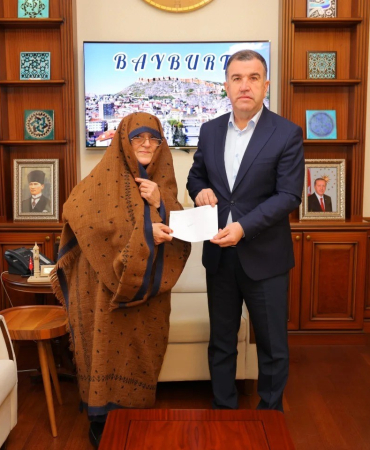 Umre İçi̇n Bi̇ri̇kti̇rdi̇ği̇ Parayı Bağışladı
