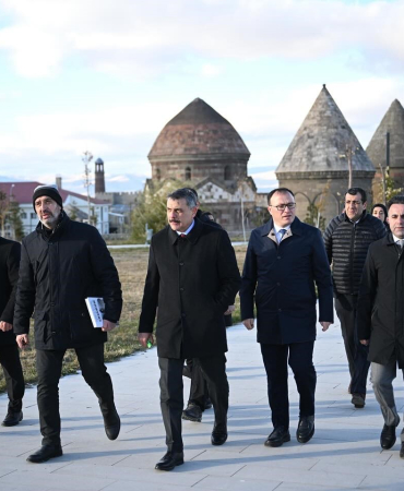 Vali̇ Çi̇ftç Kümbetleri̇ İnceledi̇