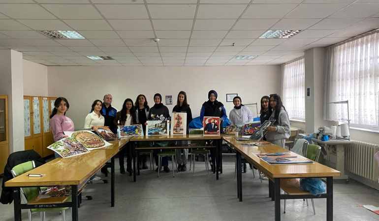 Öğrencilerin kurs ihtiyaçlarını karşıladılar