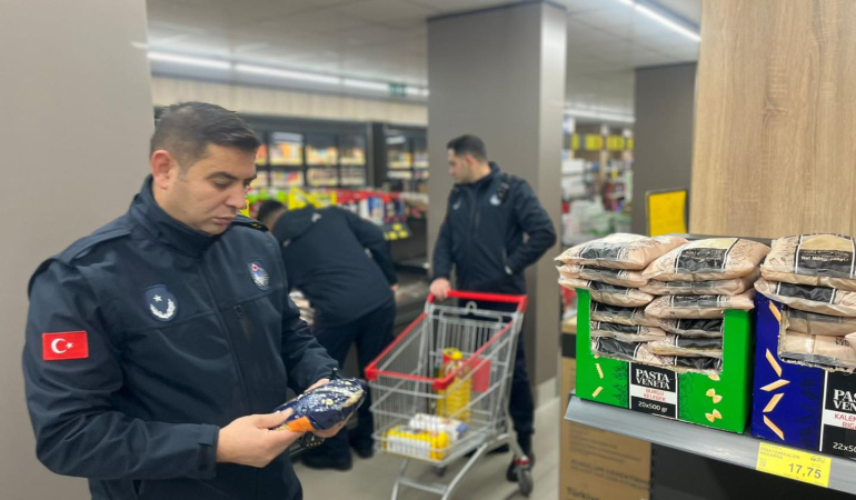 Zabıta Ekiplerinden Market Denetimi
