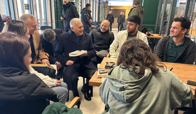 Yıldırım, Üniversite Kütüphanesinde Öğrencilerle Buluştu