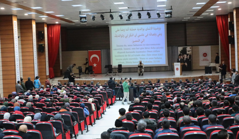 Erzincan’da “Umre Ödüllü Gençlik Bilgi Yarışması Ödül Töreni” Yapıldı