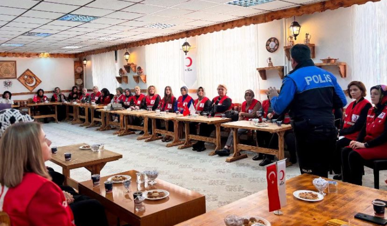 Türk Kızılay Kadın Erzincan Teşkilatı  bir araya geldi