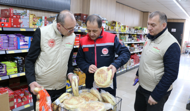 Erzincan’da gıda satış noktaları ve ramazan kolileri denetleniyor