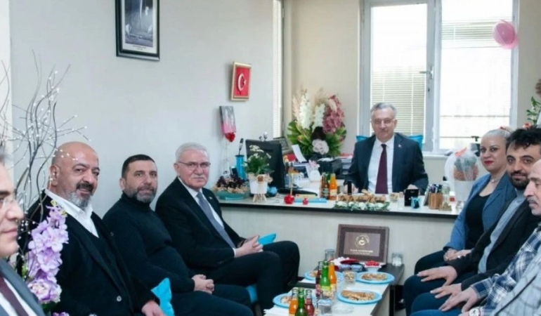 Profesör ve doçentlik unvanı alan akademisyenlere ziyaret