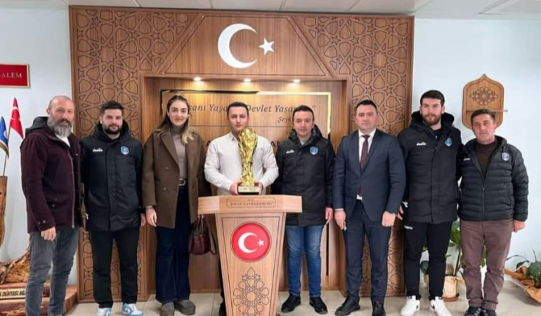 Şiran Yıldızspor Hentbol Takımından Kaymakam Mehmet Alperen Başkapan’a Şampiyonluk Ziyareti