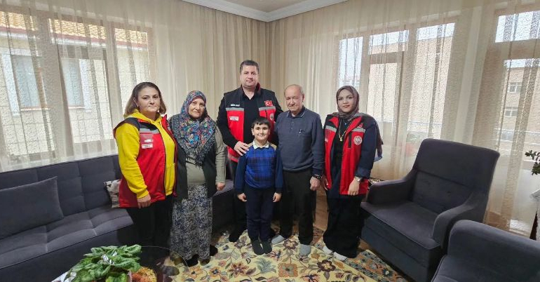 Evliliklerinde 50. seneyi geride bırakan aileye ziyaret