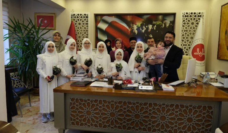 Dereceye Girenler Umre ile Ödüllendirildi