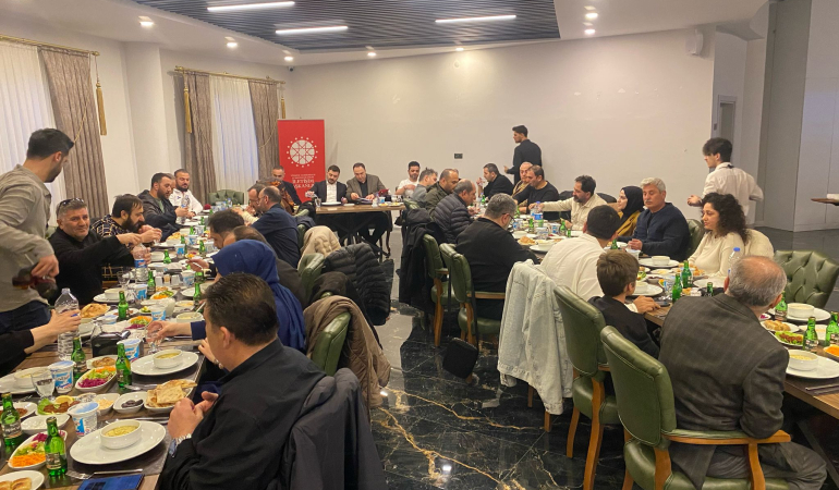 Gazeteciler iftar yemeğinde bir araya geldi