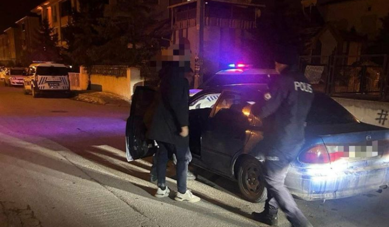 Erzincan’da yurt  önlerinde sıkı denetim