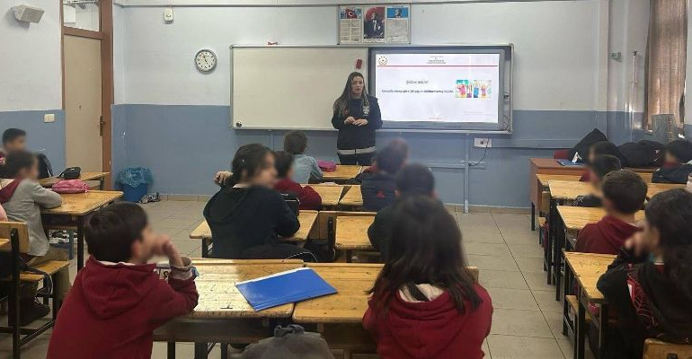 Öğrencilere yönelik eğitimler devam ediyor