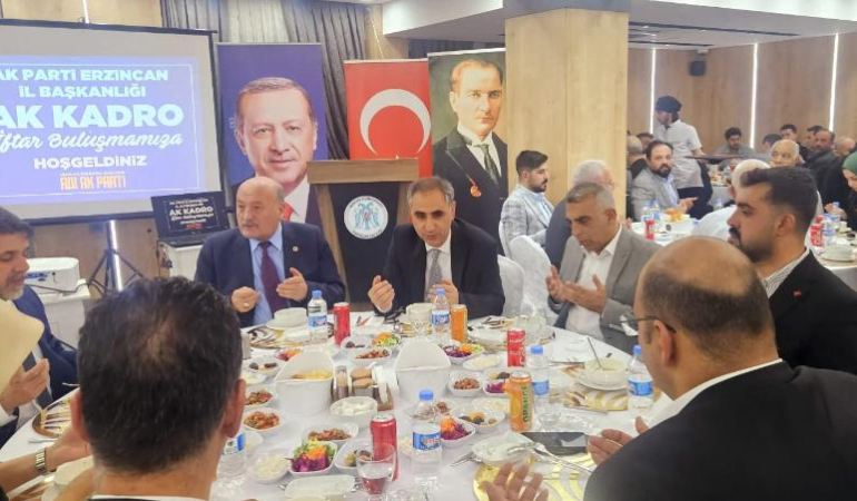 AK Parti iftarda bir araya geldi
