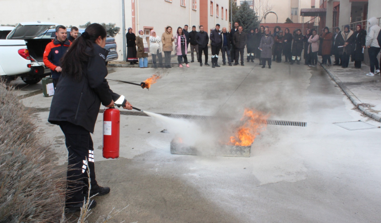 Erzincan Öğrenci Yurdu’nda afet farkındalık ve yangın eğitimi verildi