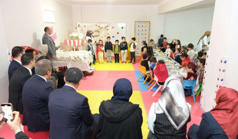 Minik yüreklerin tekne orucu sevinci