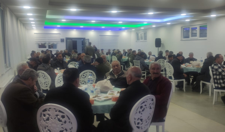 Söğütlü belediyesi geleneksel iftar programında  belde halkı ile iftarda buluştu