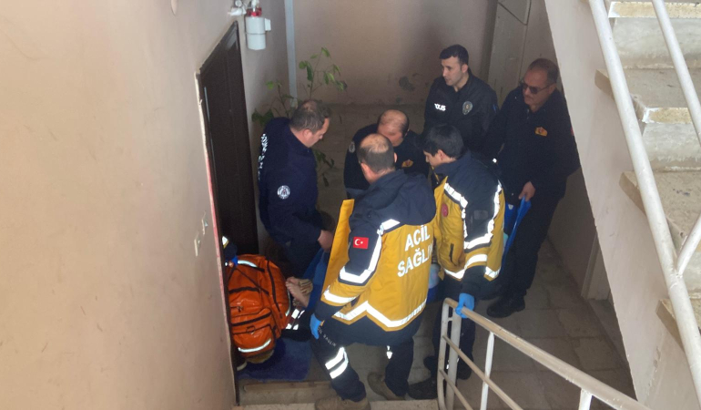 Mahsur kalan yaşlı vatandaşa itfaiye ekipleri yetişti