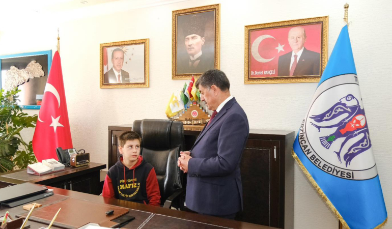 Öğrenciler makama geçti