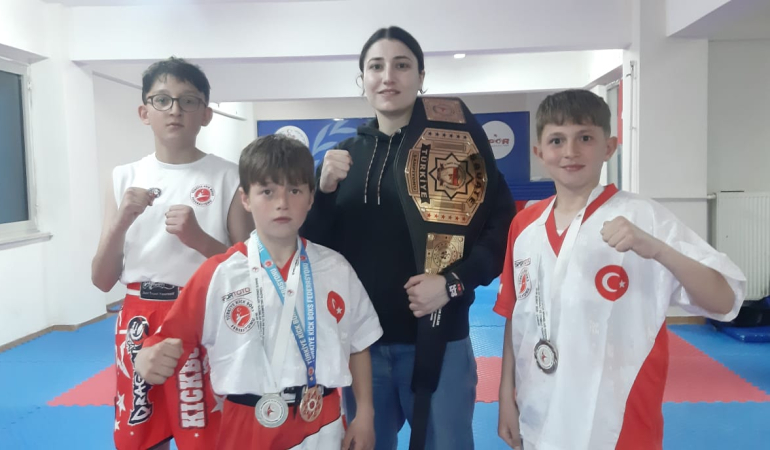 Kelkitli şampiyon sporcular yeni şampiyonluk peşinde