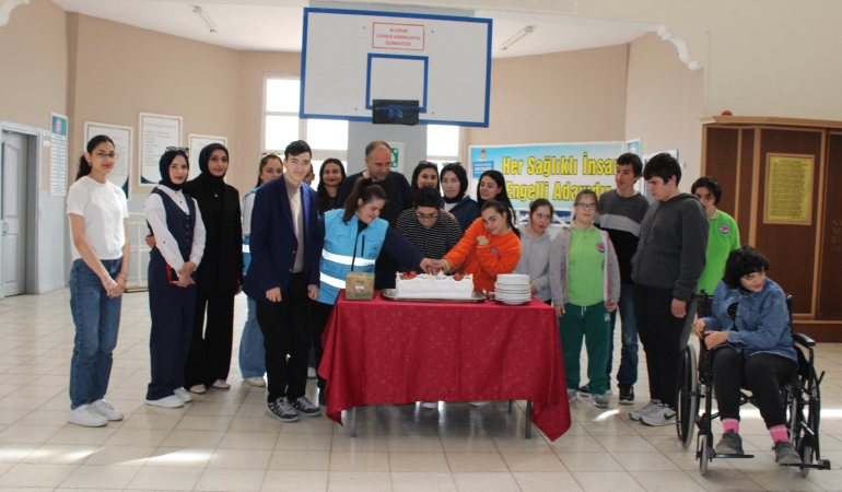 Terzi Baba yurdu öğrencilerinden Rehabilitasyon merkezine anlamlı ziyaret