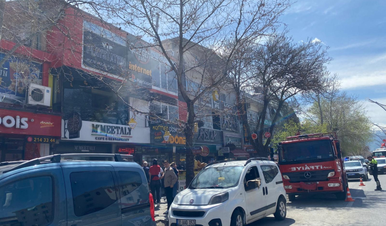 Erzincan’da iş yerinde çatı yangını