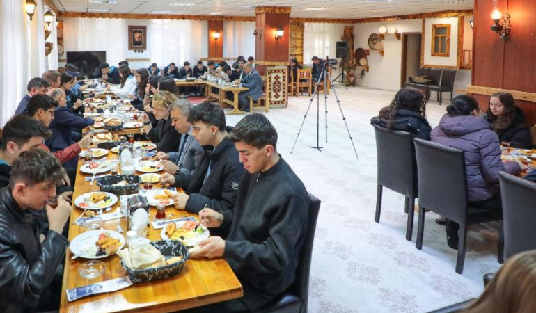 Öğrenciler PISA sınavı öncesi moral depoladı