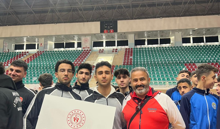 Erzincan Fen Lisesi, Futsal’da Erzincan’ı yarı finalde temsil ediyor