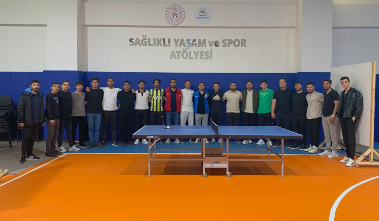 Refahiye’de Gençlik Haftası’nda Masa Tenisi Heyecanı