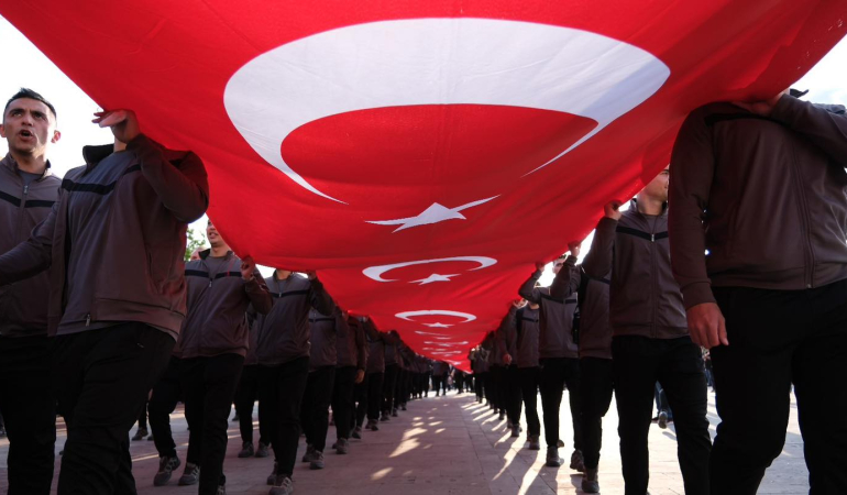 Erzincan’da 19 Mayıs Coşkusu: 600 Metrelik Türk Bayrağıyla Yürüyüş