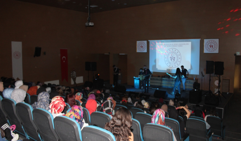 Erzincan Yurdu’nda Gençlik Haftası konserle taçlandı