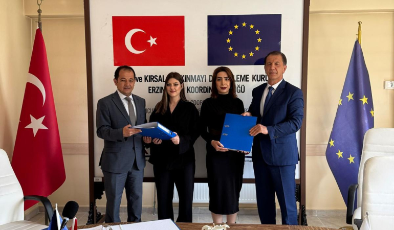 Erzincan’da Toplu Sera Bölgesinde imzalar atılıyor