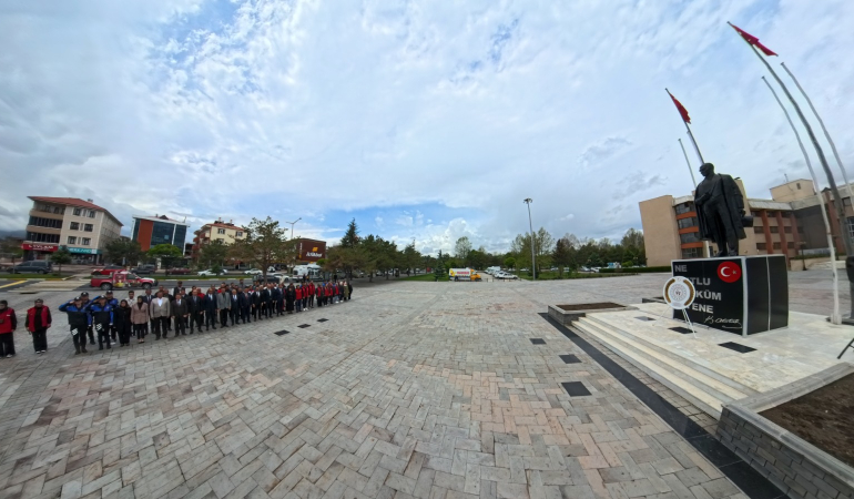 Erzincan’da Gençlik Haftası çelenk töreniyle başladı