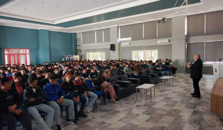 Gençlere Aile ve Mahremiyet Bilinci Aşılandı