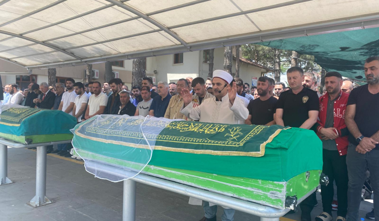 Erzincan’da Motosiklet Kazasında Hayatını Kaybeden İki Genç Son Yolculuklarına Uğurlandı
