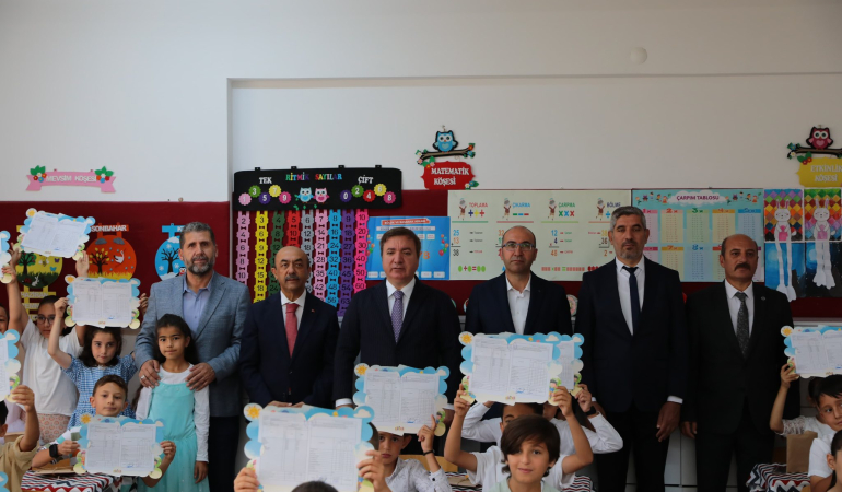 Erzincan’da Karne Coşkusu: 42 Bin Öğrenci Yaz Tatiline Merhaba Dedi