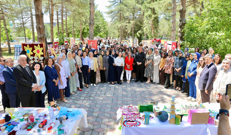 “Gelenekten Geleceğe” projesinin yıl sonu sergisi düzenlendi