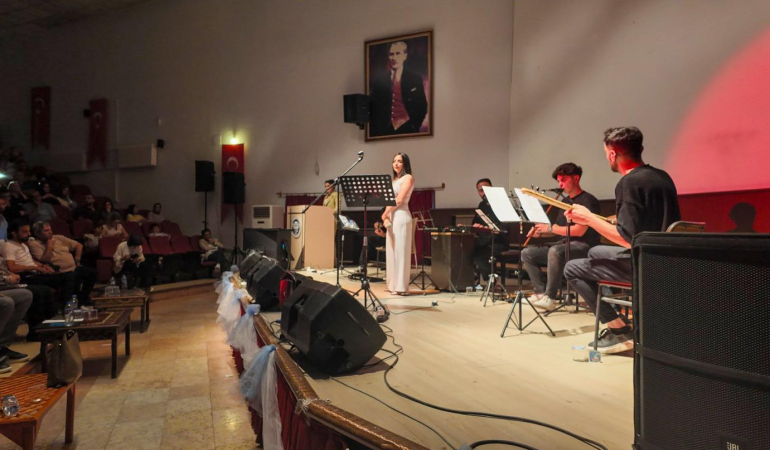 “Canlı Sesler Ses Yarışması” final programı gerçekleştirildi