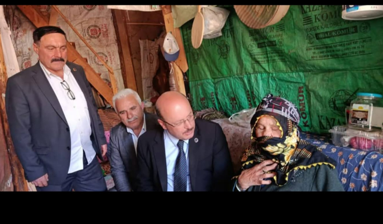BAŞKAN KOÇ YENİ BELEDİYE BİNASIN DA SÖĞÜTLÜ HALKIYLA BAYRAMLAŞTI