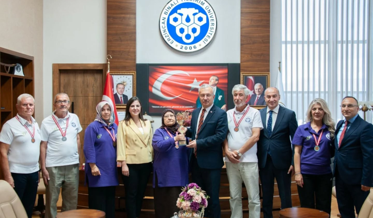EBYÜ 60+ Tazelenme Üniversitesi Takımından Rektör Levent’ e Ziyaret